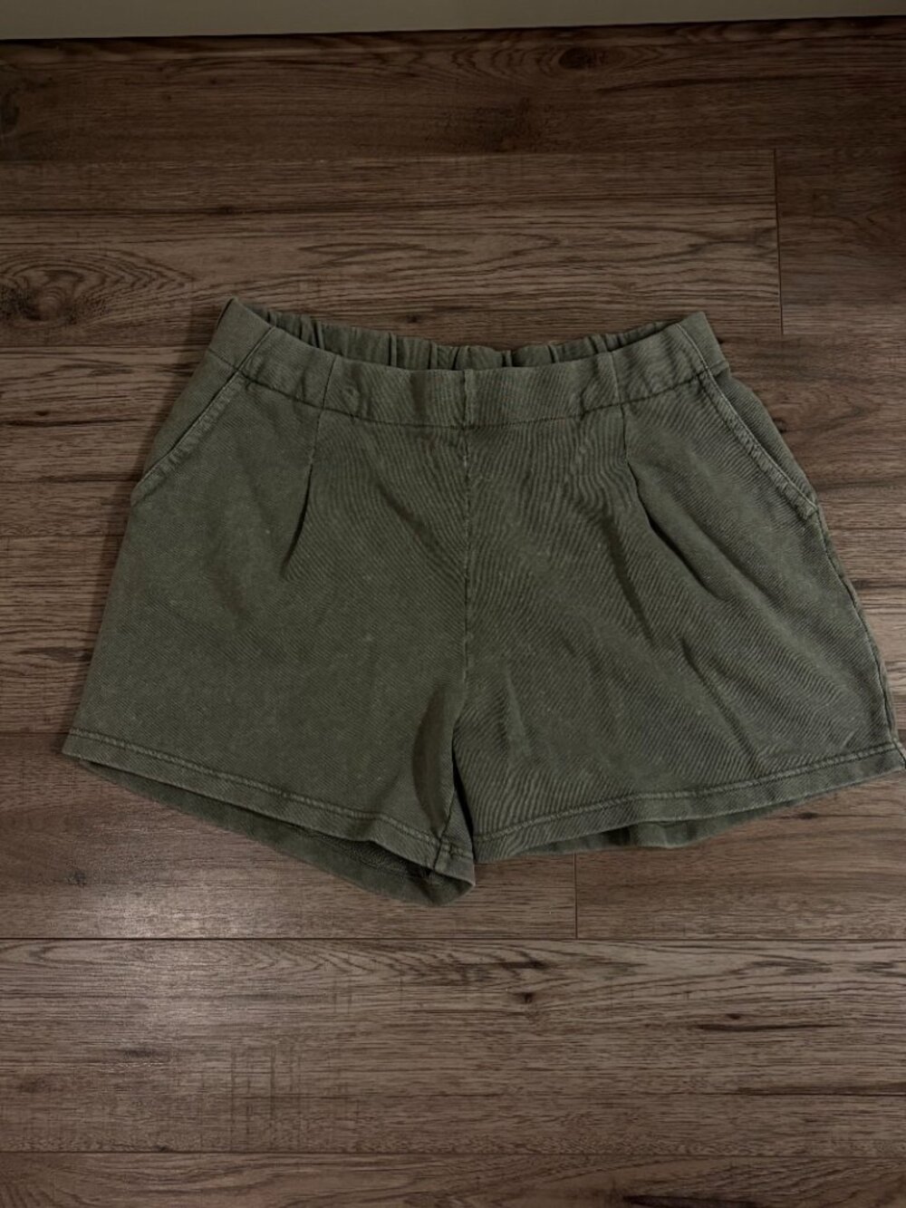 Aerie New Heights Trouser Fleece High Rise Shorts - Olive Fun / Green, Large